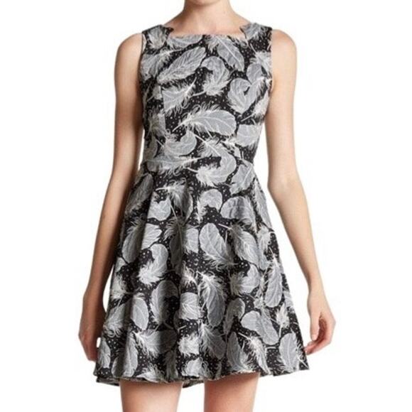 Eva Franco Fit & Flare Feather Print Dress Sz 10 Black White Jacquard Sleeveless - Picture 1 of 7